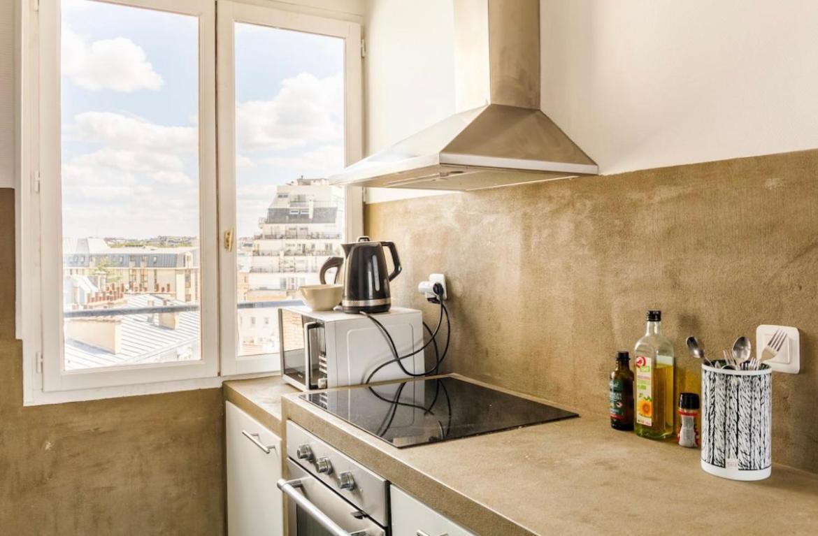 Beautiful Apartment With A View Of Eiffel Tower In Center Париж Екстериор снимка